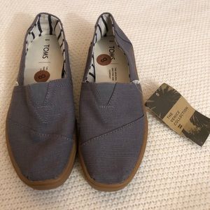 Grey Toms